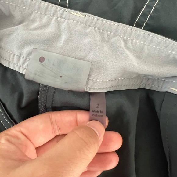 Athleta pleated skort dark gray with white contrast size small with back pockets - Picture 6 of 10